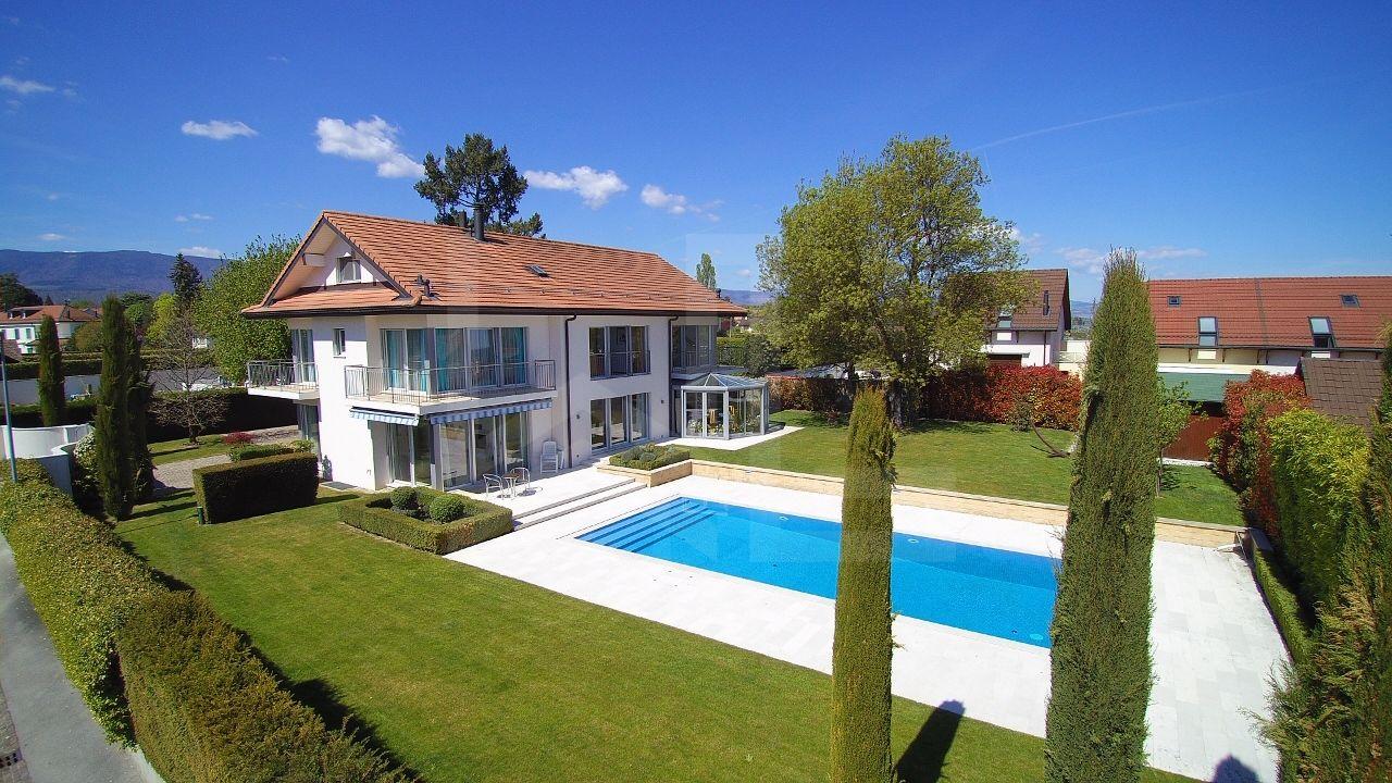 Family home close to Coppet Train Station Weibel & Loeb Real Estate